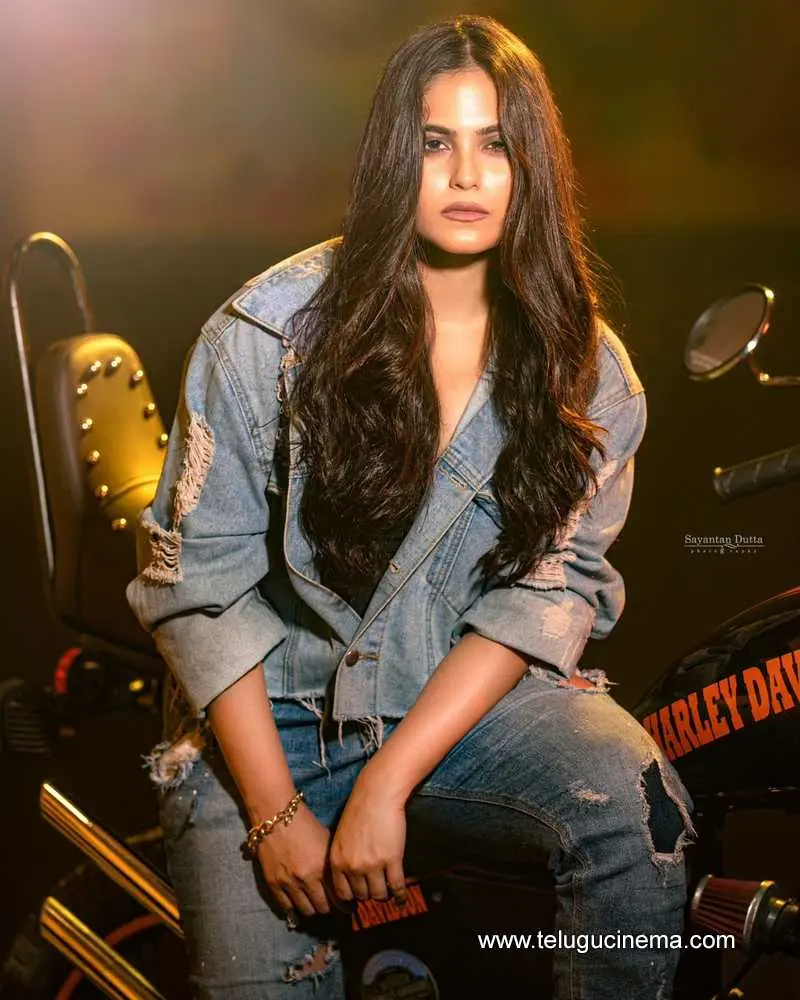 Naina Stills 130624 01