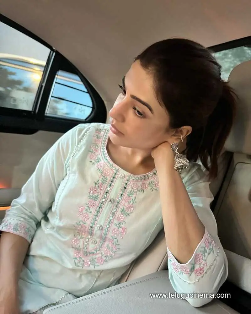 Samantha Stills 120624 01