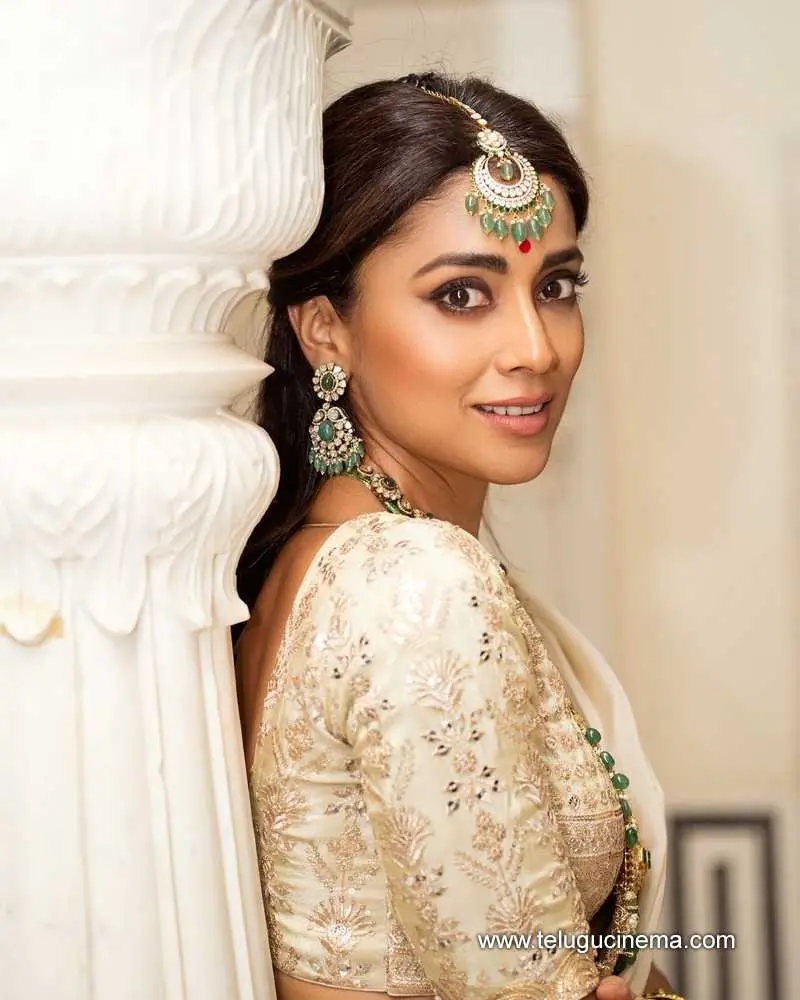 Shriyasaran Stills 190624 01