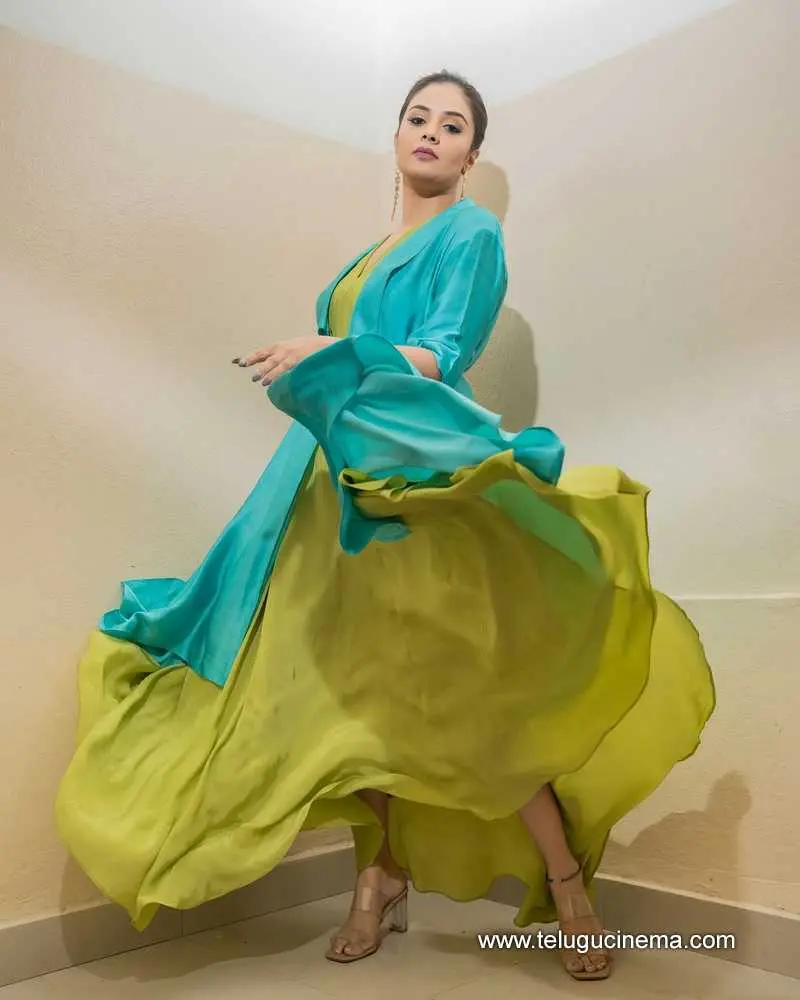 Sreemukhii Stills 190624 01