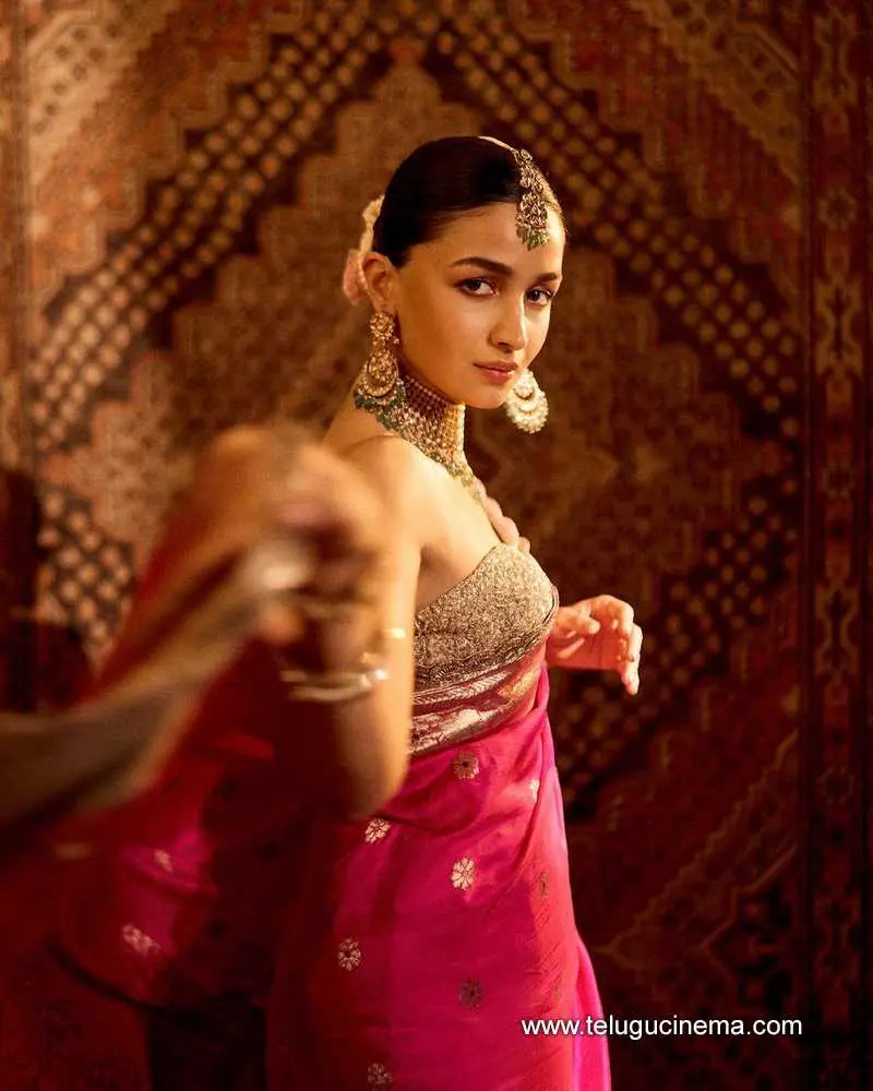 Aliabhatt Stills 130724 01