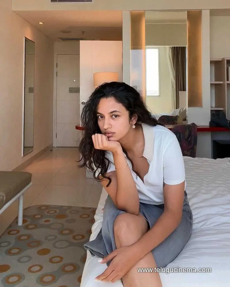 Malavika Stills 160724 01
