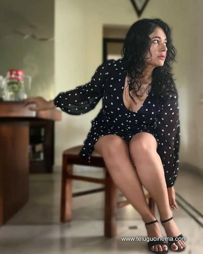 Poonam Stills 190724 01