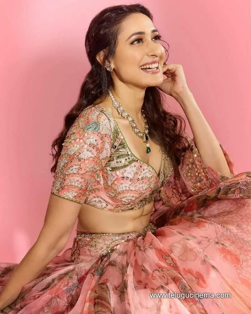 Pragya Stills 160724 01