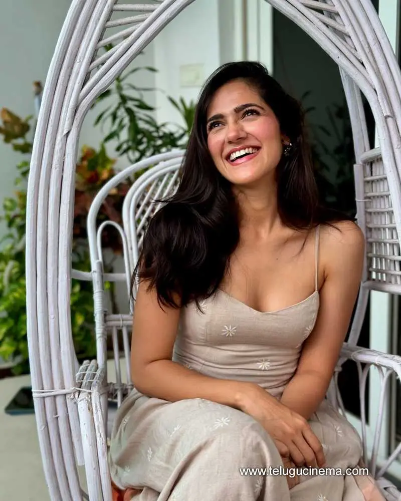 Simran Stills 130724 01