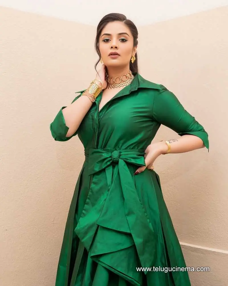 Sreemukhi Stills 040724 01
