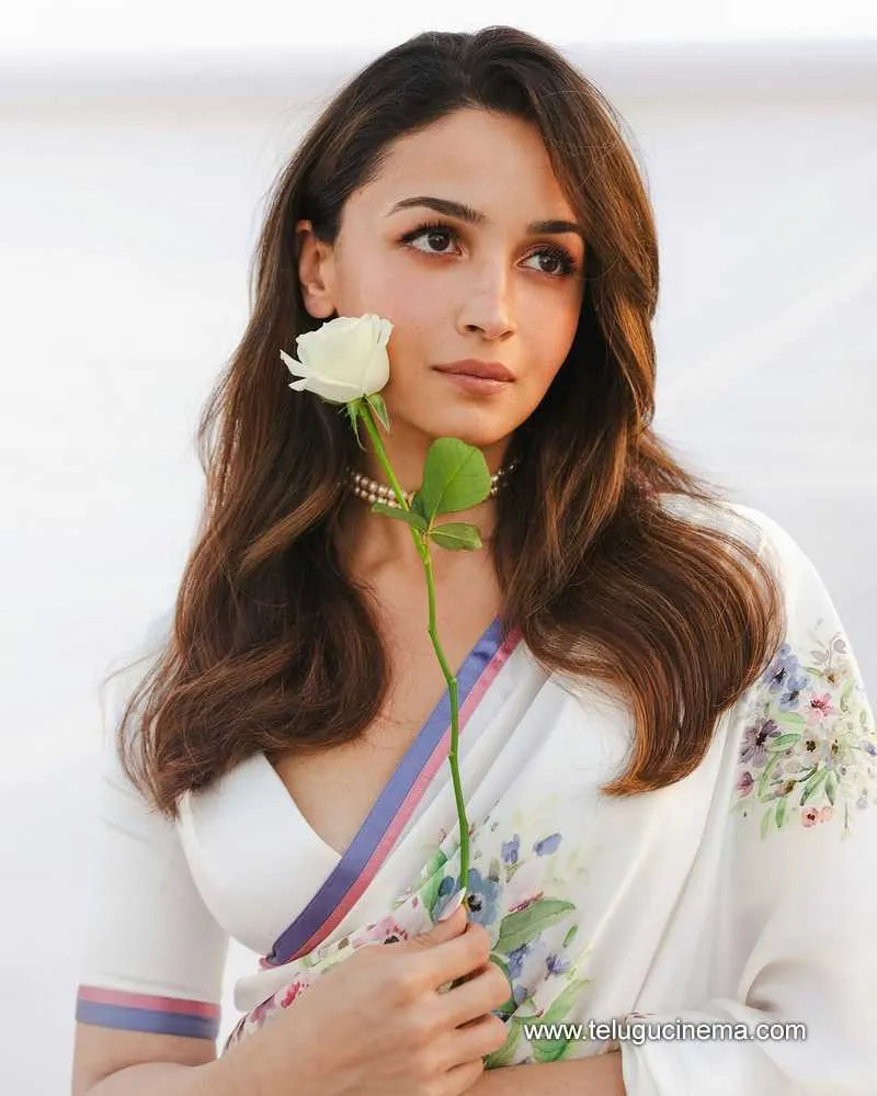 Alia Stills 141224 01