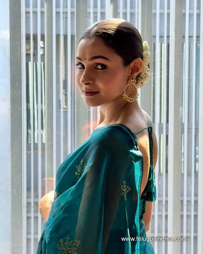 Andrea Stills 091224 01