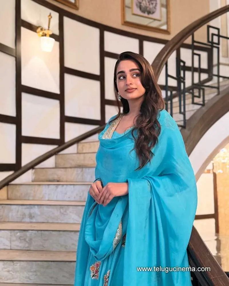 Ayesha Stills 171224 01