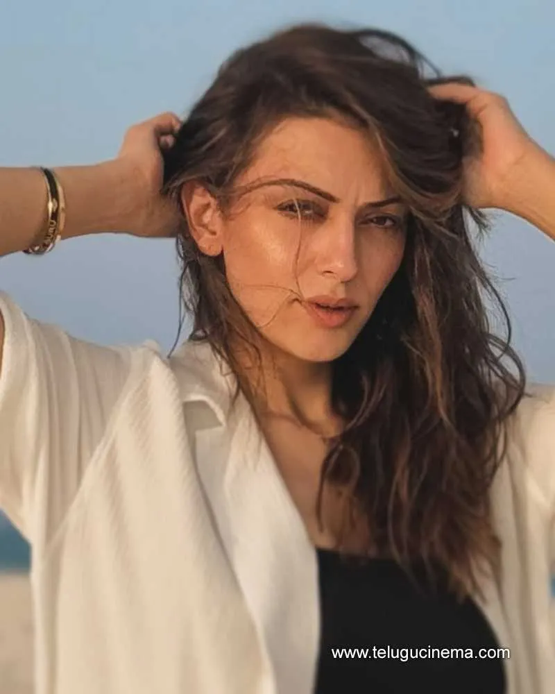 Hansika Stills 111224 01