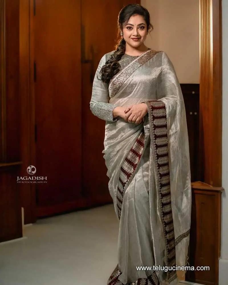Meena Stills 281224 01