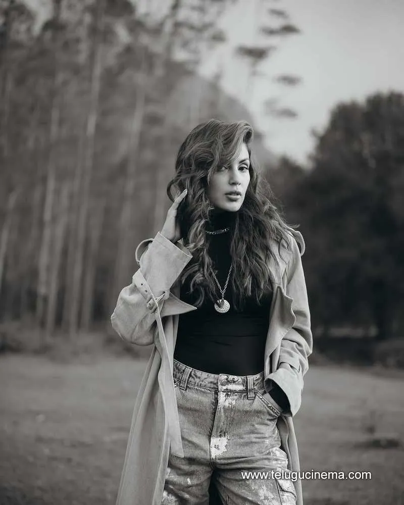 Rhea Stills 201224 01