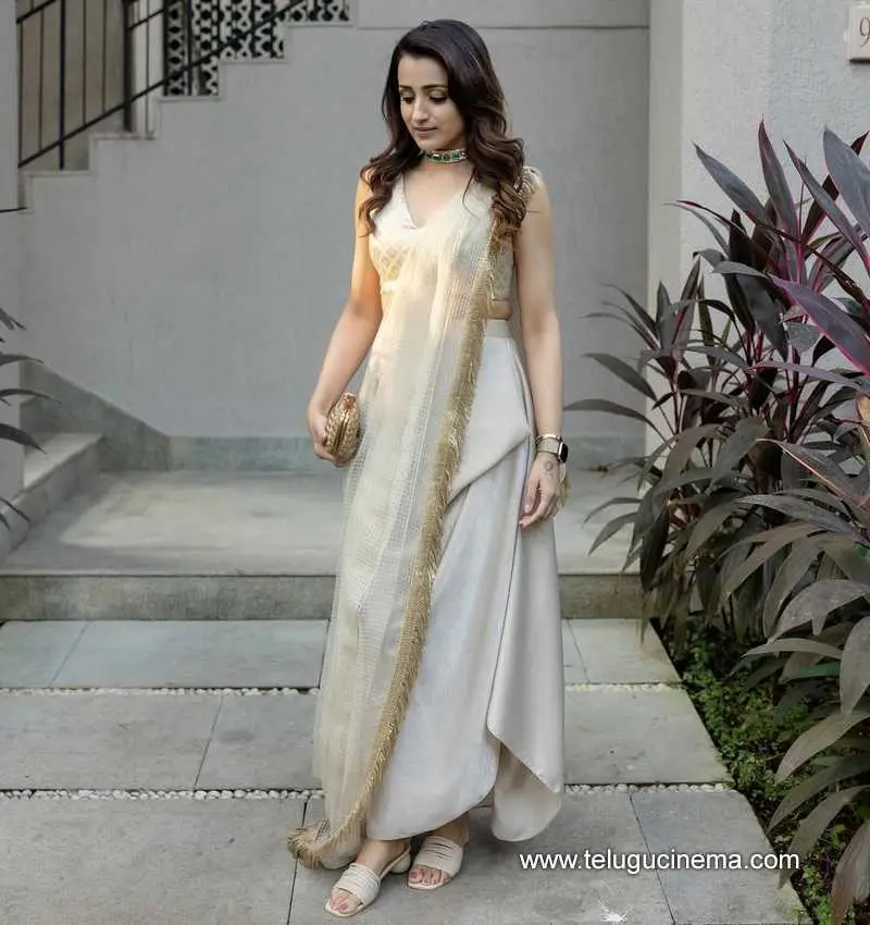 Trisha Stills 211224 01