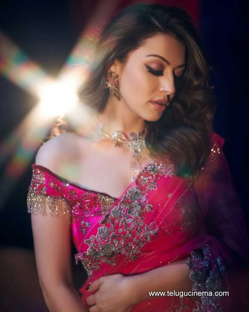 Hansika Stilla 07012501