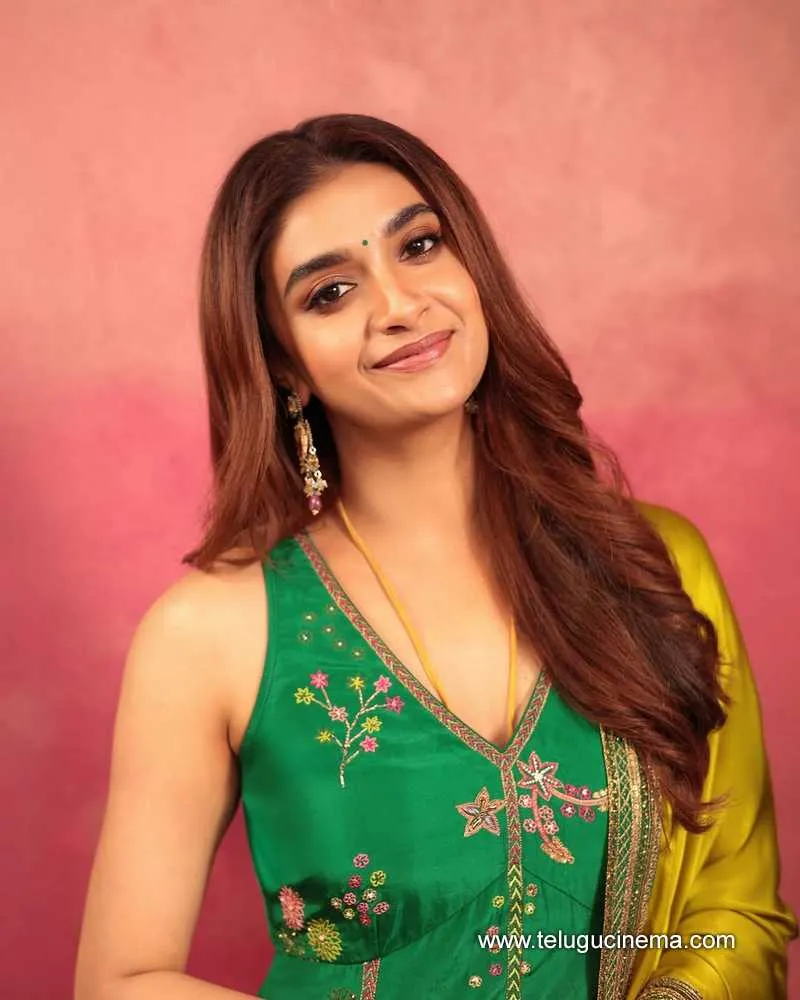 Keerthy Suresh Stilla 18012501