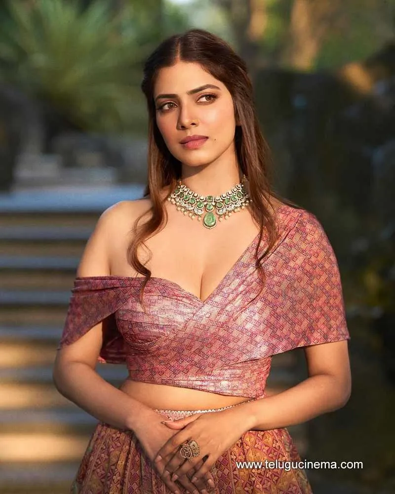 Malavikamohanan Still 29012501