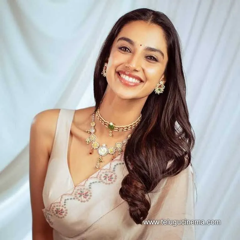 Meeenakshi Still 24012501