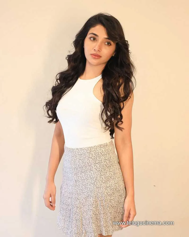 Mirrnaa Still 24012501