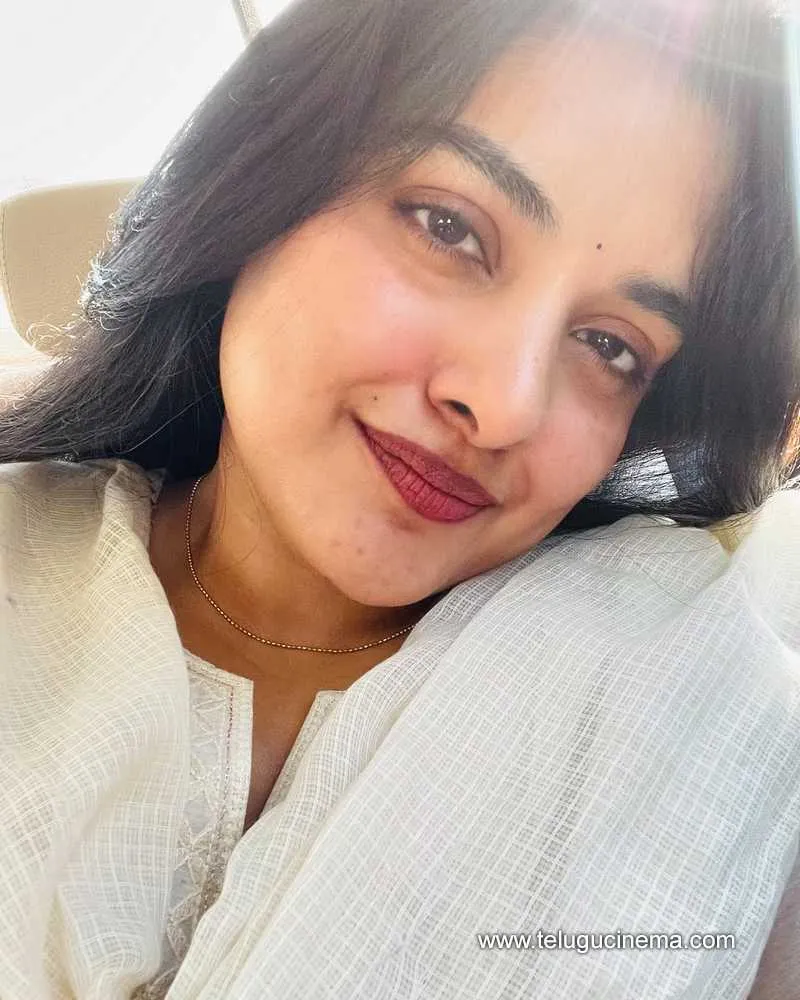 Nivetha Still 25012501
