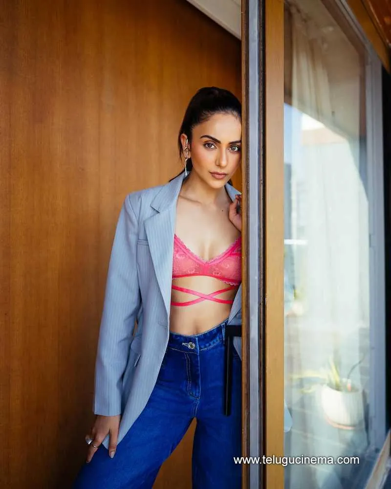 Rakul Still 27012501