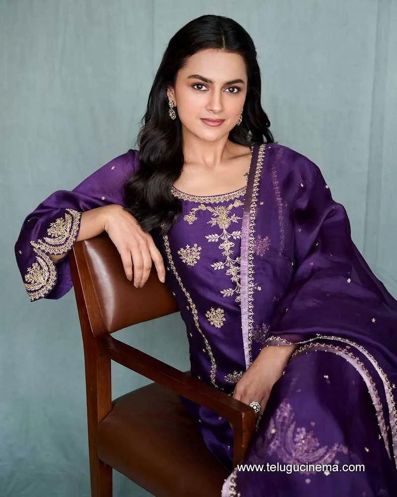 Shraddha Srinatjh Stilla 10012501