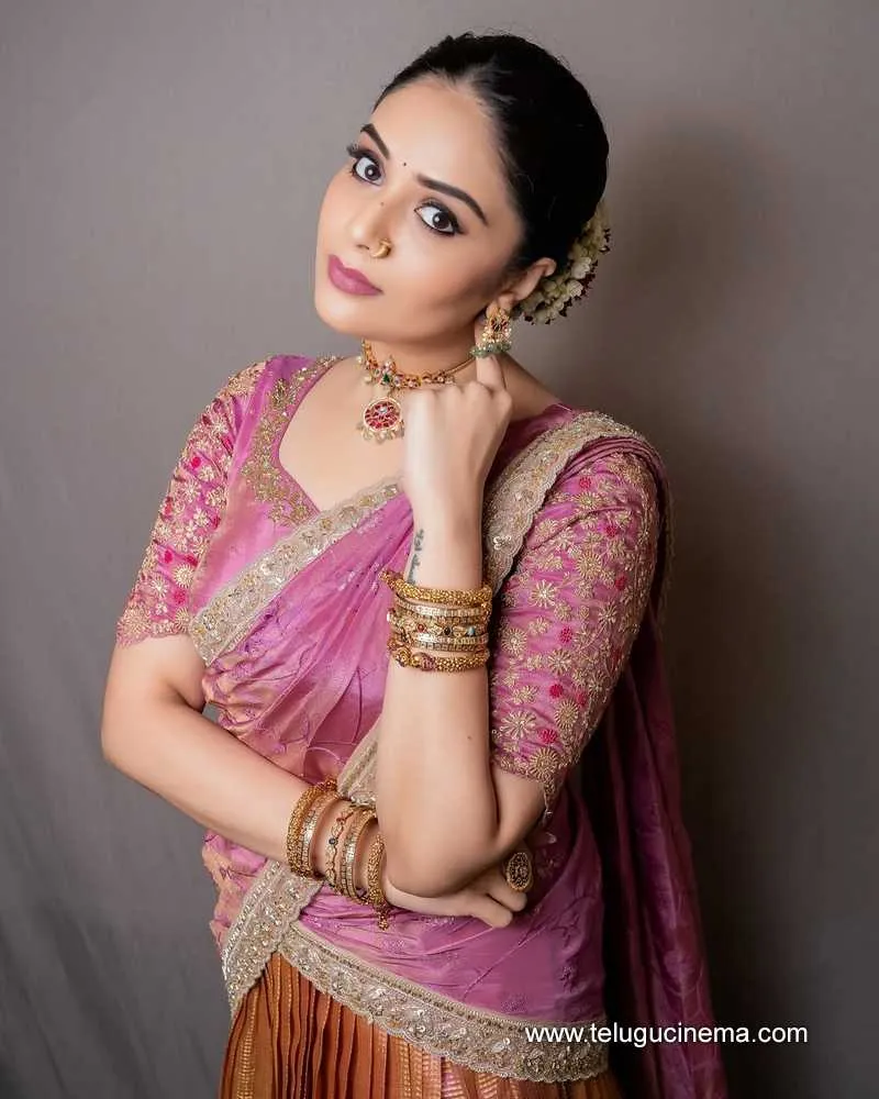 Sreemukhi Stilla 13012501