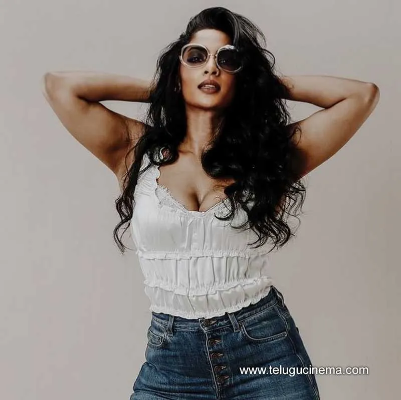 Sriyareddy Still 30012501