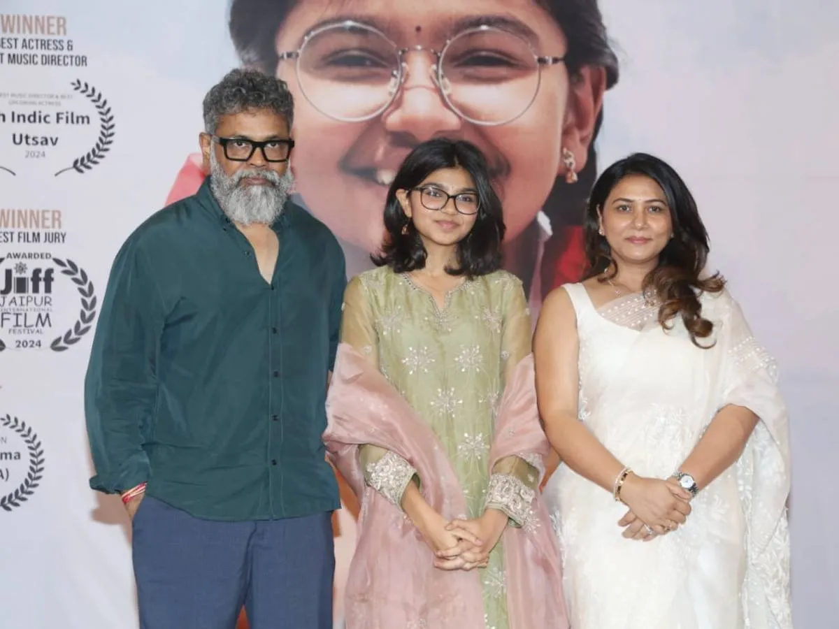 Sukumar with his wife Babita and daughter Sukriti Veni Bandreddi,