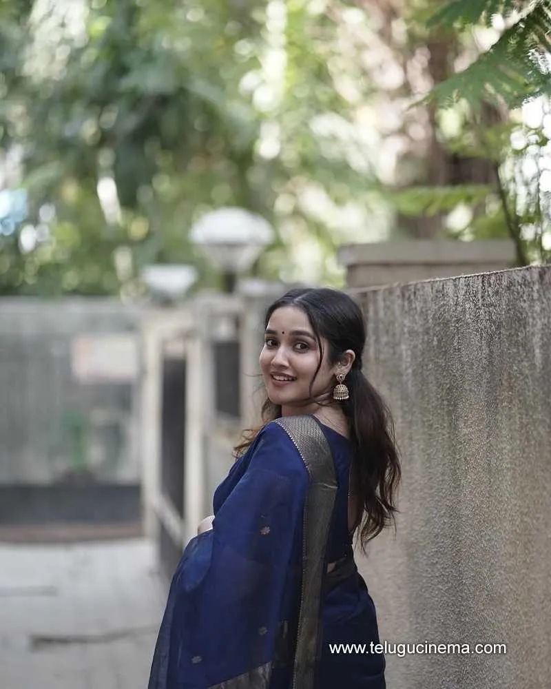 Anikha Stills 24022501