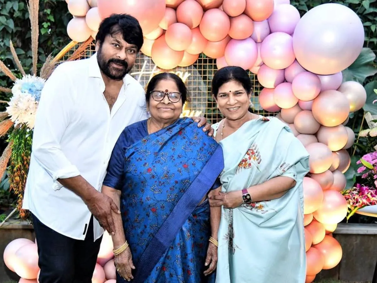 Chiranjeevi with his mother Anjanamma