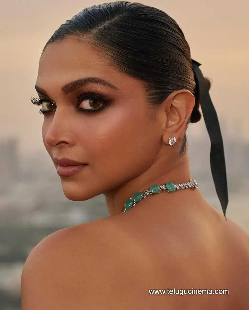 Deepika Still 13022501
