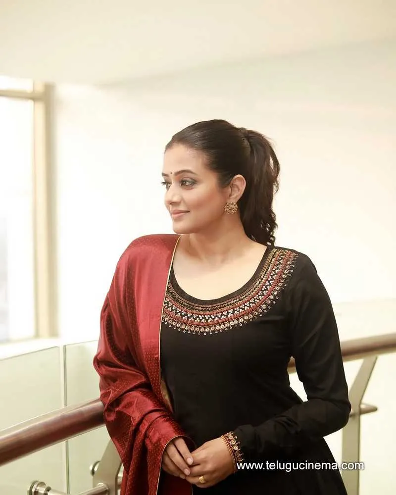 Riyamnai Stills 24022501