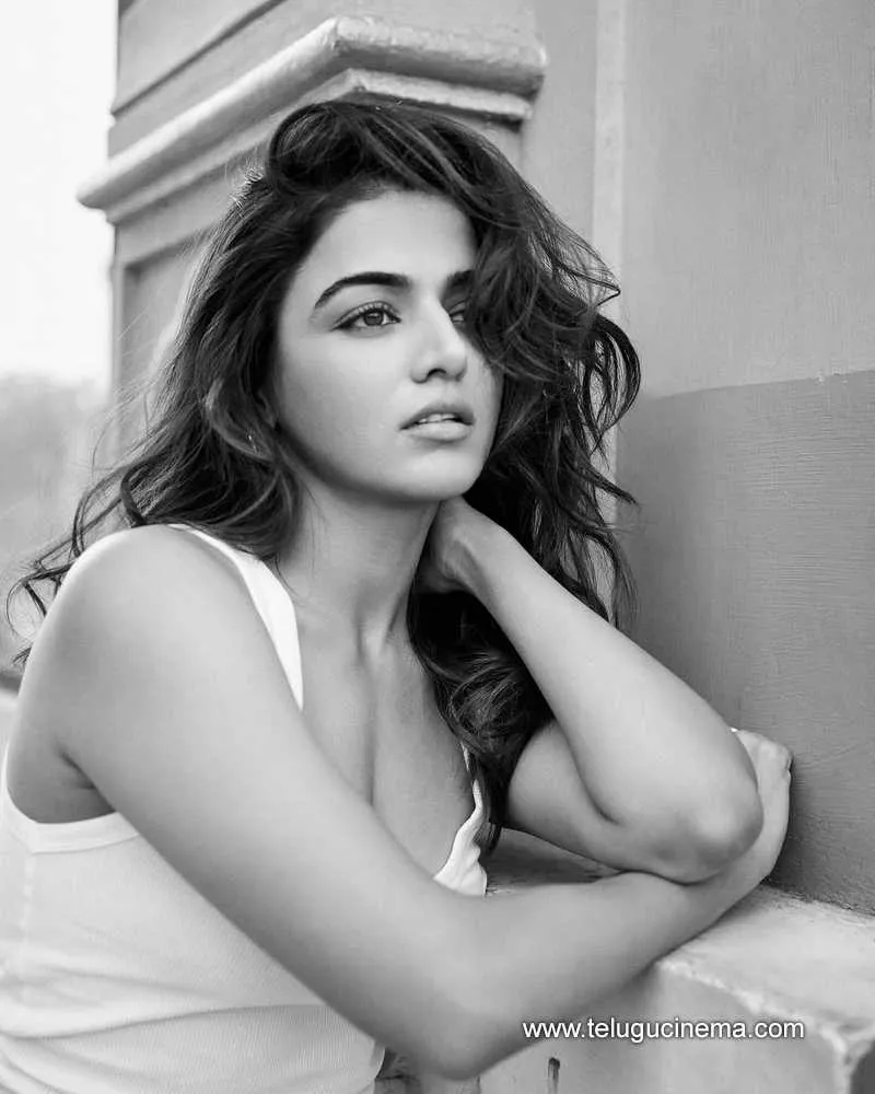 Wamiqa Still 8022501