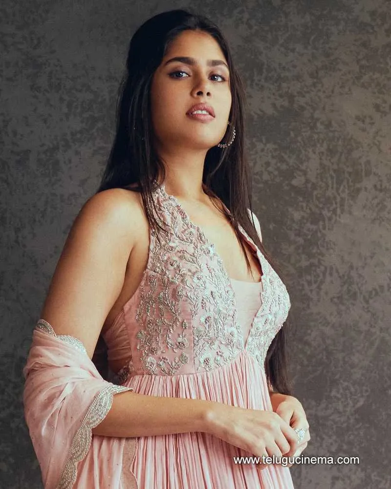 Faria Stills 04032501
