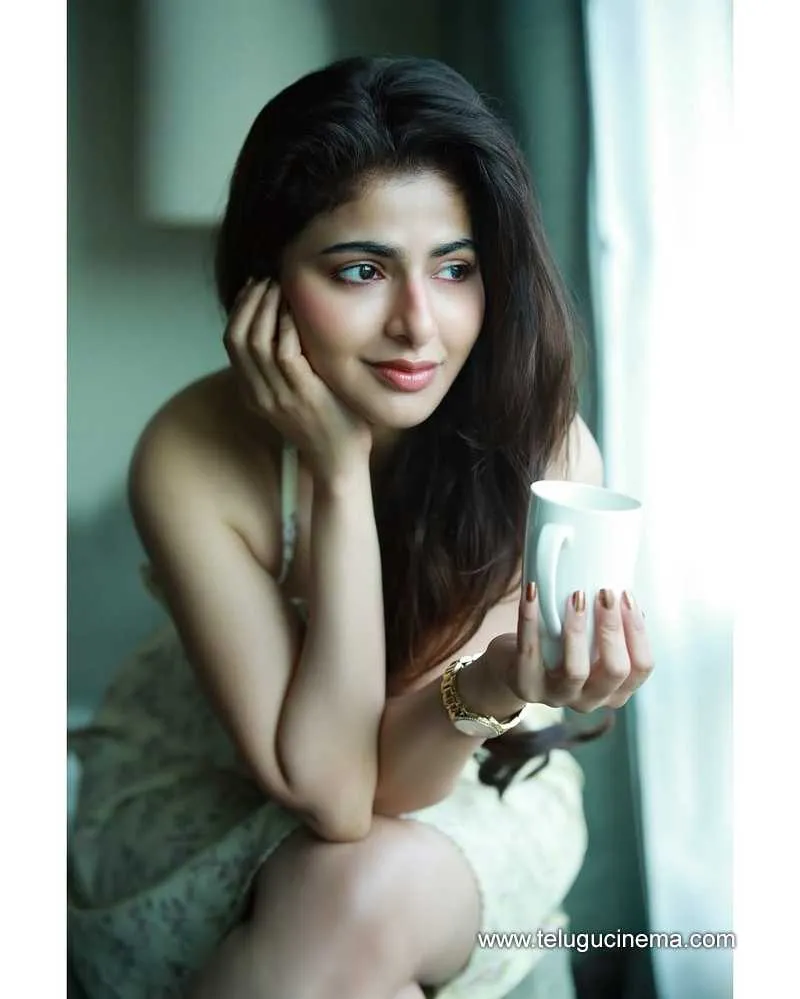 Iswarya Stills 11032501