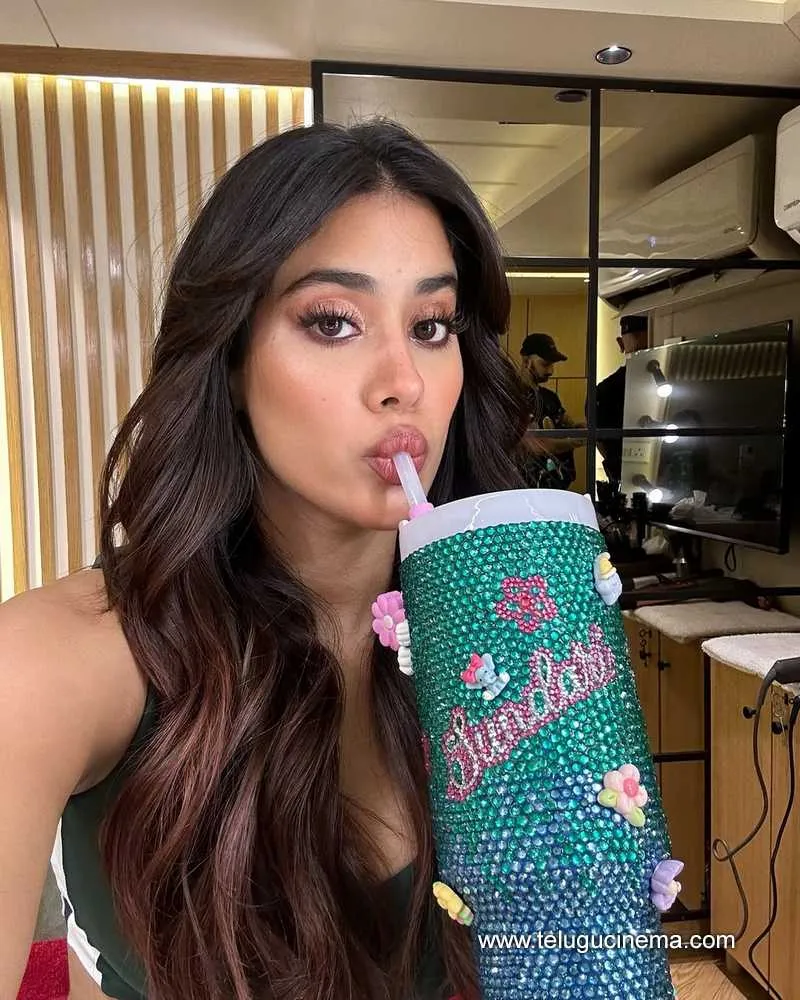 Janhvikapoor Stills 10032501