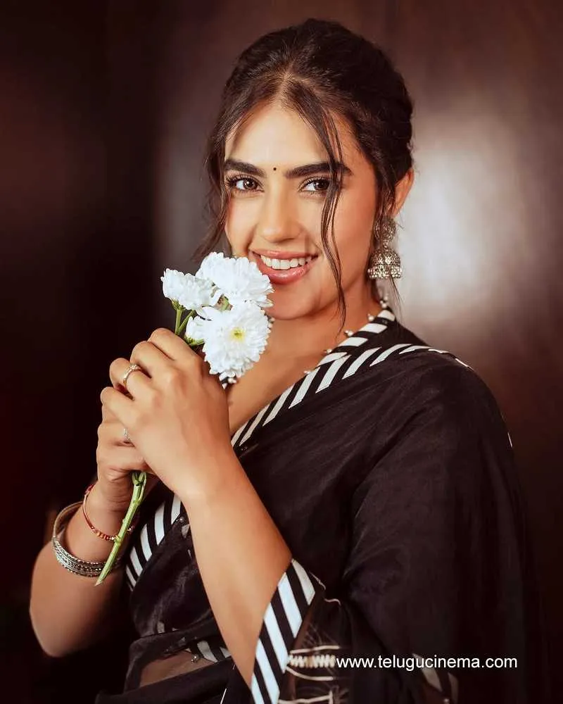 Kavya Stills 01032501
