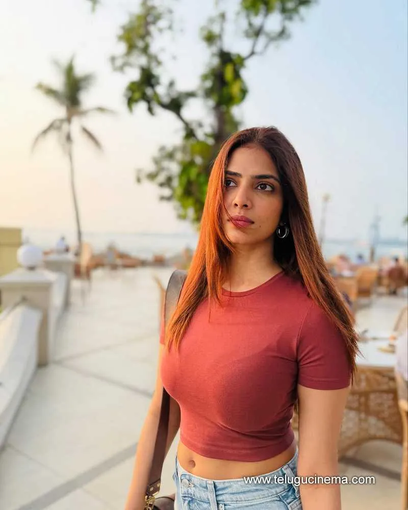Malavika Stills 07032501