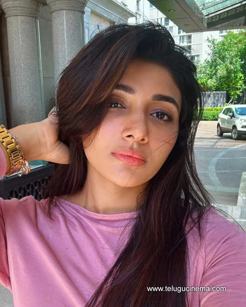 Mirrnaa Stills 06032501