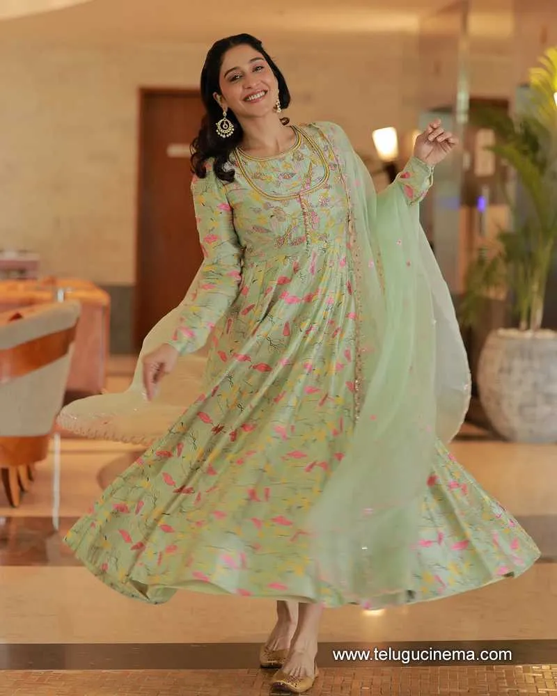 Reegina Stills 29032501