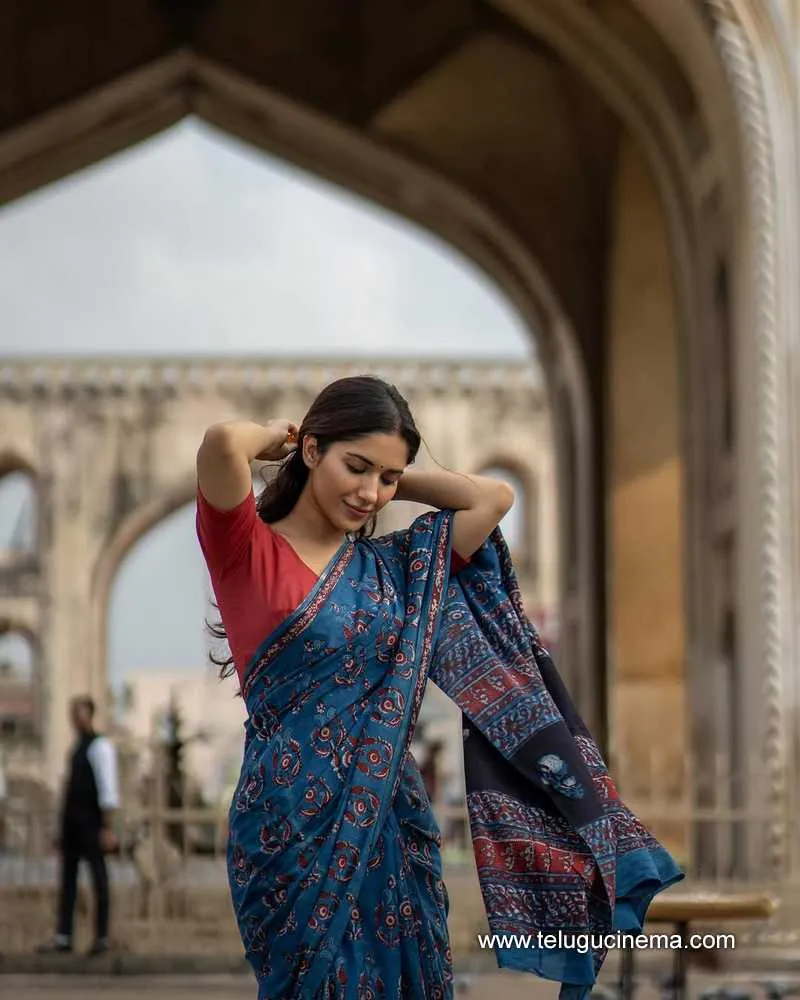 Ruhani Stills 22032501