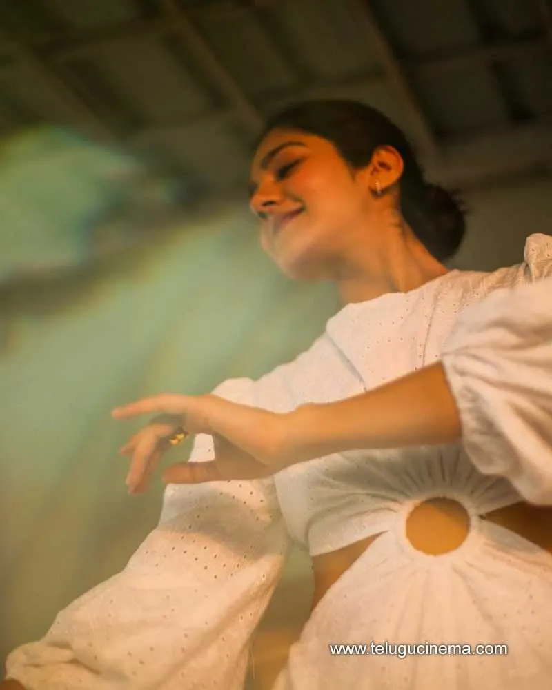 Simran Stills 26032501