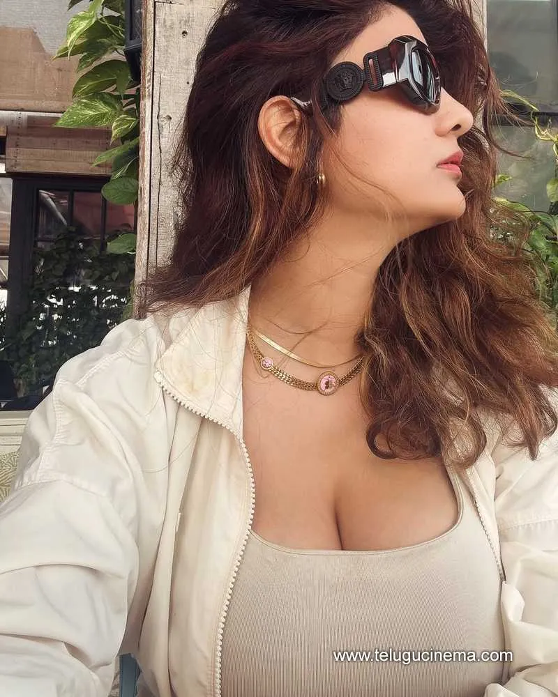 Anveshi Stills 04042501