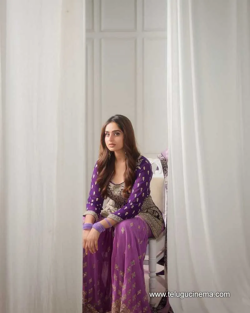 Ayeshakhan Stills 01042501