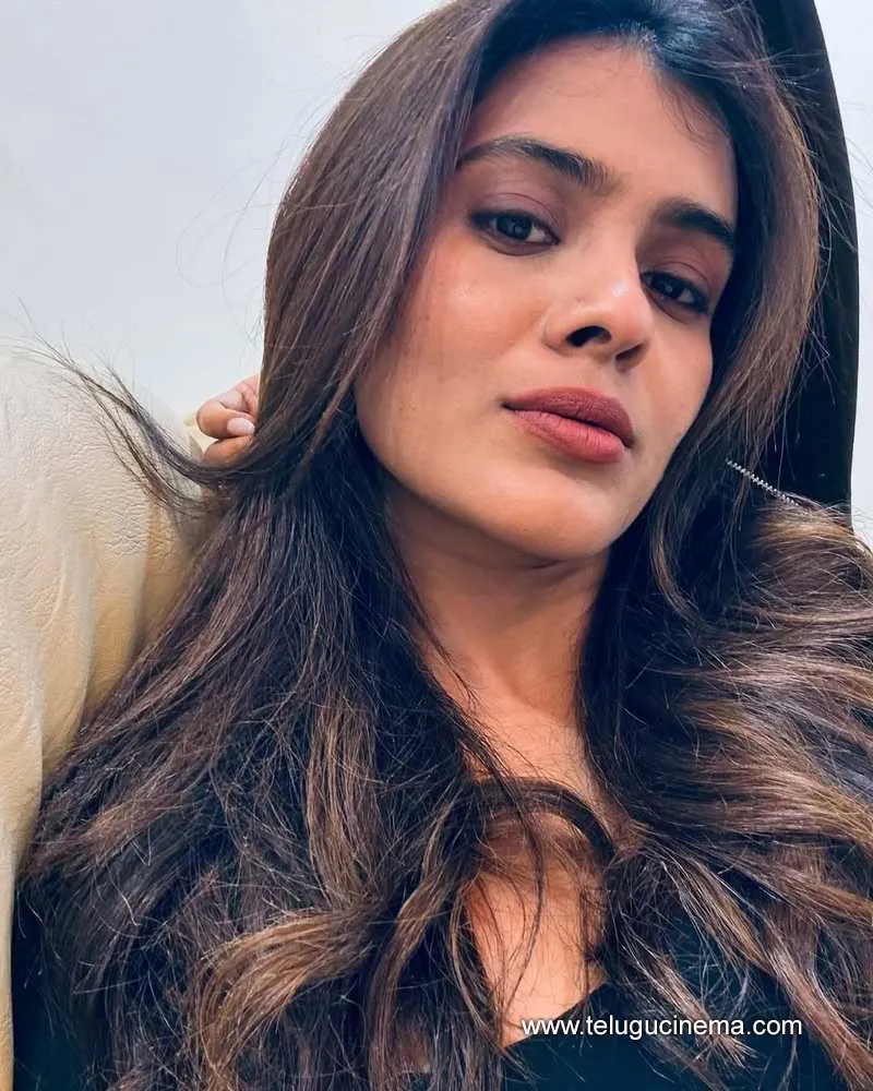 Hebah Stills 19042501