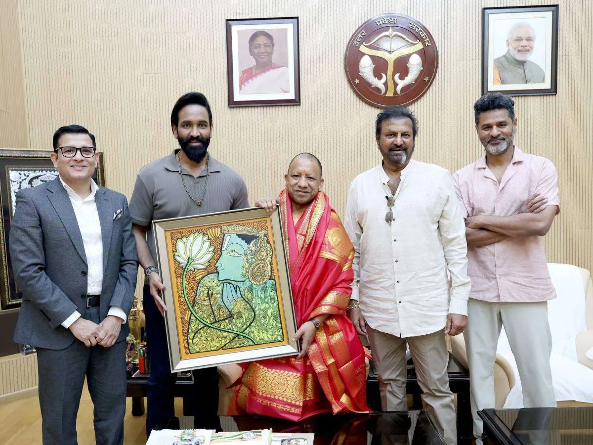 Kannappa team with CM Yogi