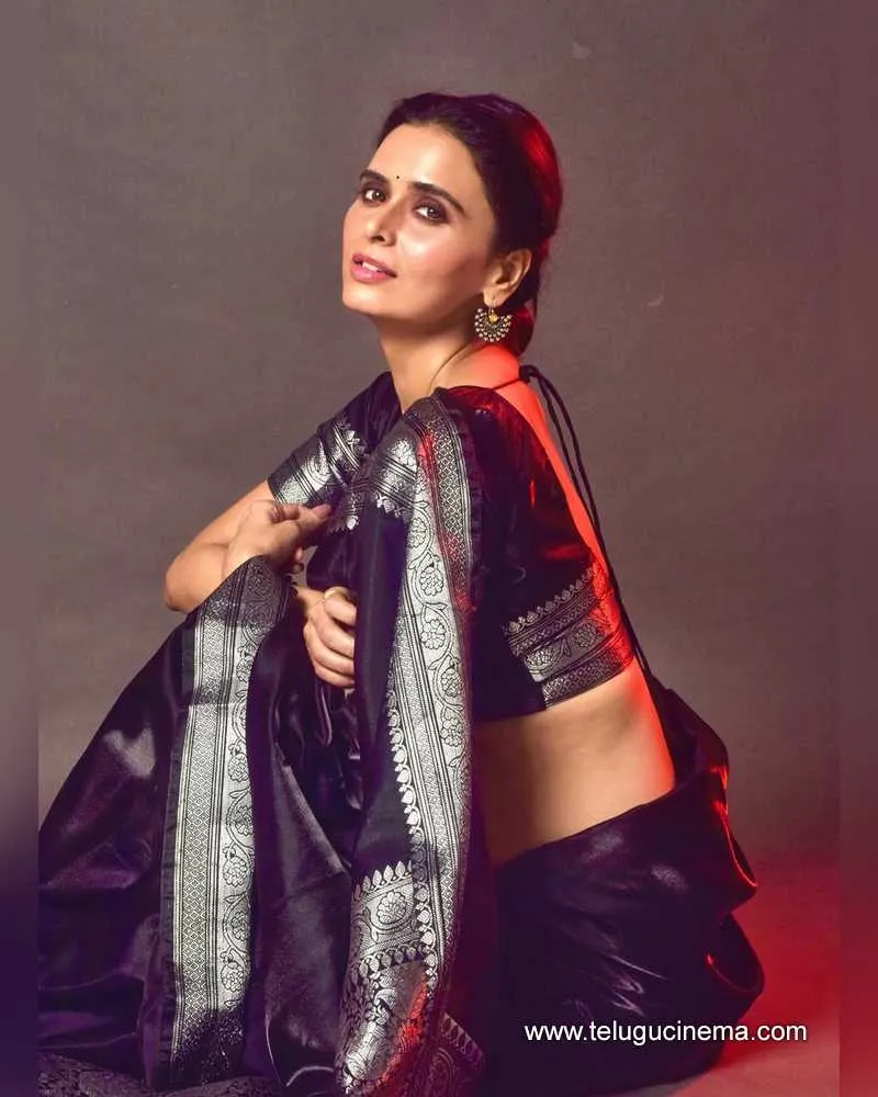 Meenakshi Stills 21042501