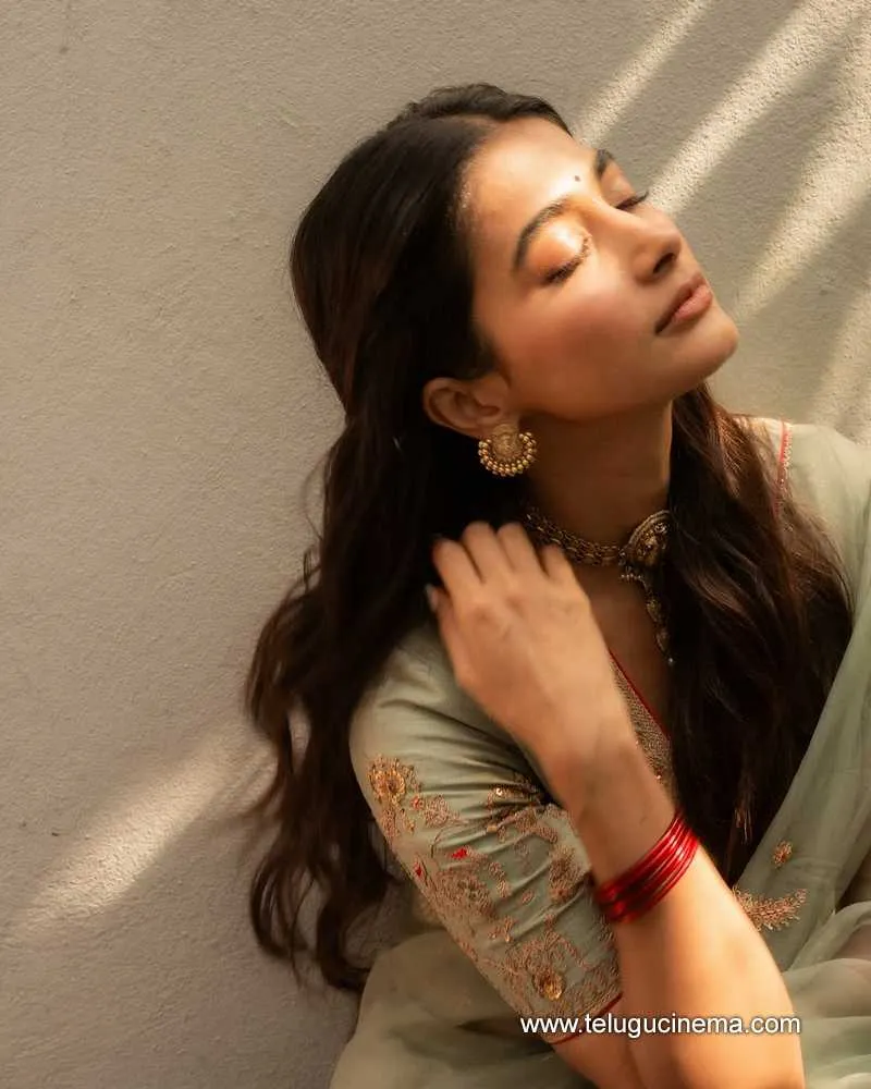 Pooja Stills 18042501