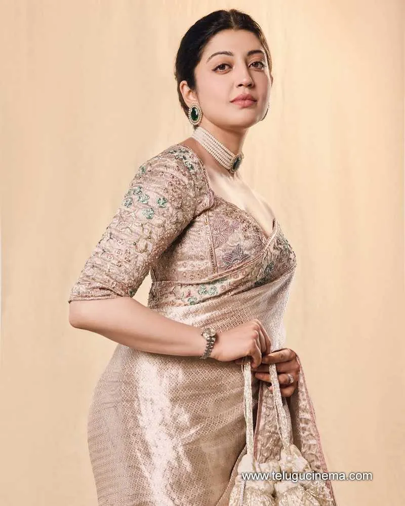 Pranitha Stills 28042501