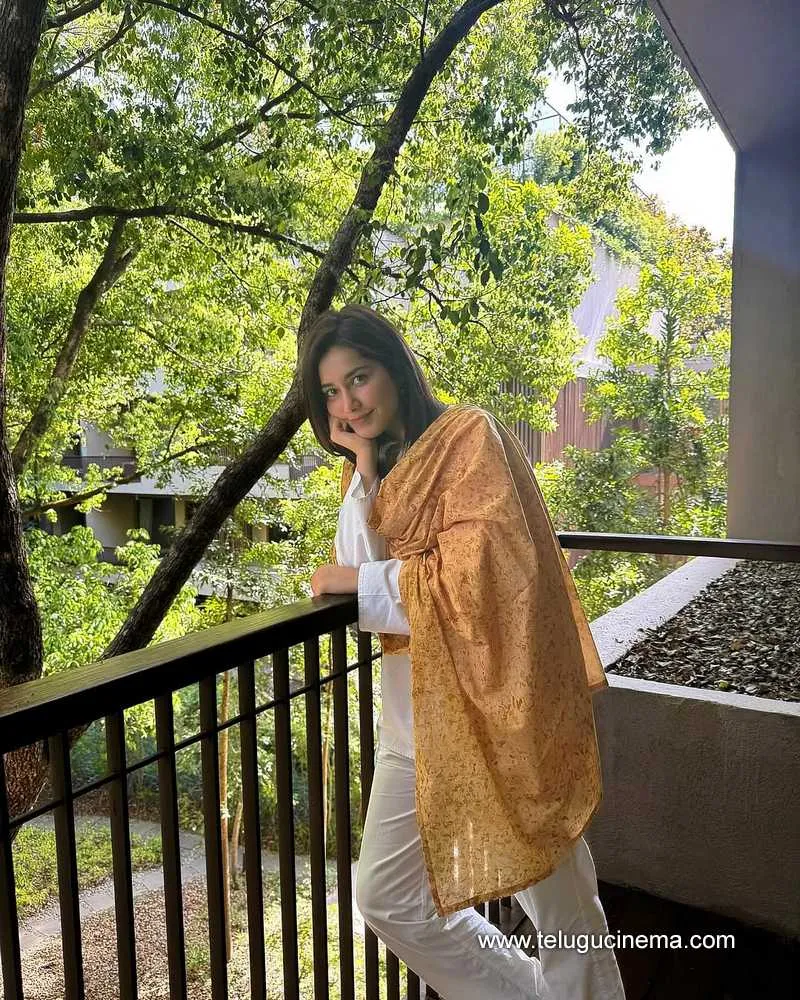 Raashi Stills 07042501
